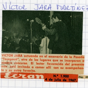 Víctor Jara actuando en el escenario de la Posada | Revista Ecran
