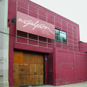 Fachada del Galpón Victor Jara c. 2005