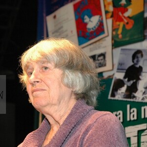 Retrato de Joan Jara en actividad