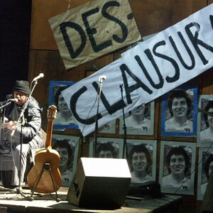 Acto afuera del Galpón Des-Clausurado