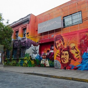 Fotografía de la fachada del Galpón Víctor Jara